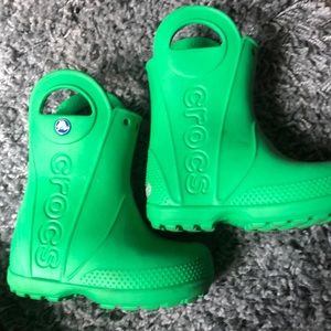Crocs pull on green rain boots toddler size 6